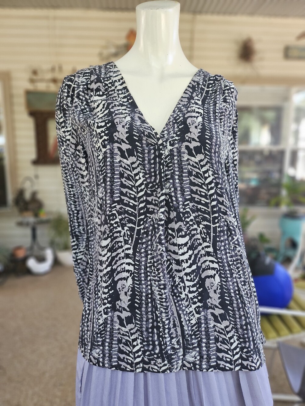 JOIE Yinca Feather Print 100% Silk Blouse, Puff Sleeve Pleats Small Retails $268